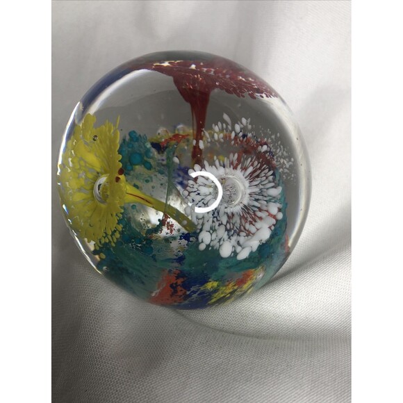 RARE VINTAGE GLASS PAPERWEIGHT W/ GORGEOUS BURSTS OF FLOWERS UNBRANDED WOW! - Picture 1 of 13